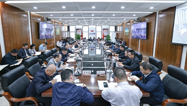 集团传达学习宜昌市委书记熊征宇调研宜化“关改搬转”工作时的讲话精神(图1)