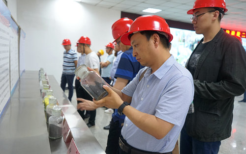 携手同行 共筑未来——宜化集团召开磷酸二铵大客户座谈会(图3)