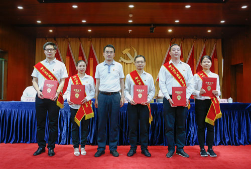 宜化集团召开庆祝中国共产党成立98周年暨表彰大会(图6)