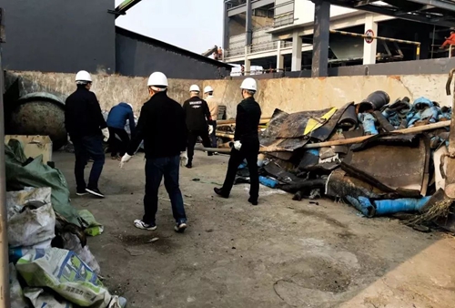 热火朝天！集团总部140余人到股份公司氯碱分厂开展劳动(图7)
