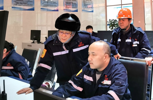 集团领导春节前走访慰问一线职工、困难职工和离退休老干部(图1)