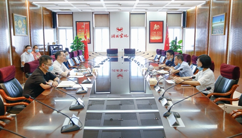 宜昌市总工会党组书记、常务副主席皮祖武一行到宜化集团调研(图1)