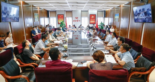 集团召开行政办公会 强调要扛起主体责任大战下半年夺取新胜利(图1)