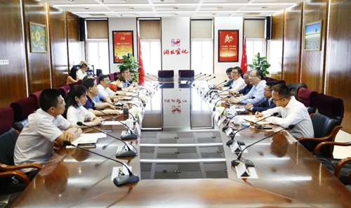 阿麦仔化工有限公司总经理马晨一行到集团参观交流(图1)