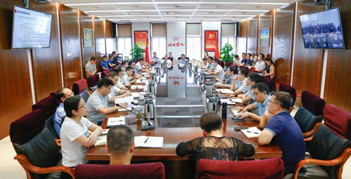 集团召开效益分析会强调：再鼓干劲 奋勇争先 全力完成全年目标任务(图1)