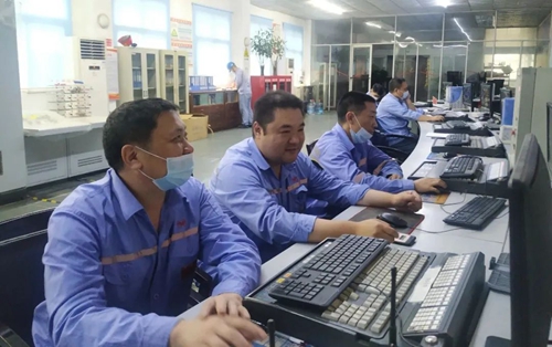双环公司：管理干部跟班值守 保障双节生产安全(图1)