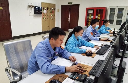 楚星公司：管理干部进班跟班 守牢安全生产底线(图2)