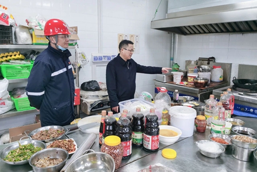 王大真在股份公司一线向全集团广大干部职工拜年(图14)