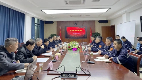 王大真带队到新材料公司现场慰问(图3)
