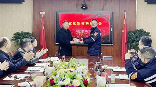 王大真带队到新材料公司现场慰问(图4)