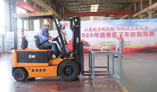 宜昌市猇亭区总工会组织叉车技能竞赛，股份公司多名选手获得荣誉(图2)