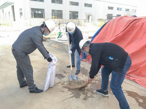 感受工程氛围参与工程建设 集团总部机关干部到新材料公司现场劳动(图5)