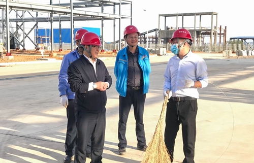 感受工程氛围参与工程建设 集团总部机关干部到新材料公司现场劳动(图9)