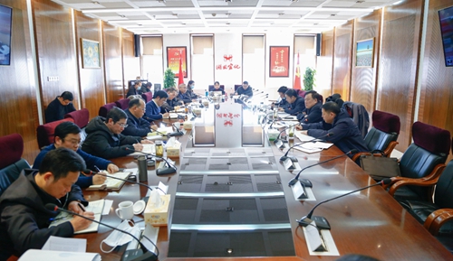 袁卫东到集团总部现场办公(图1)