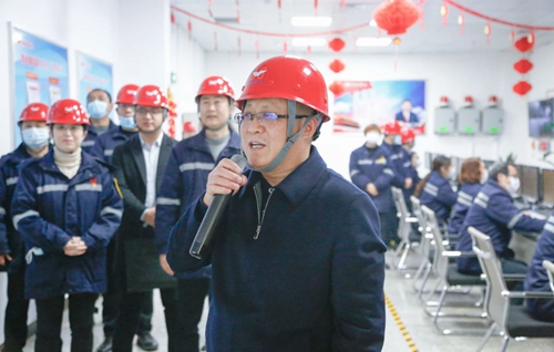 王大真在股份公司一线向全集团广大干部职工拜年(图2)