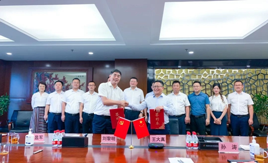 访客户谈合作走市场！王大真到倍丰集团走访(图2)