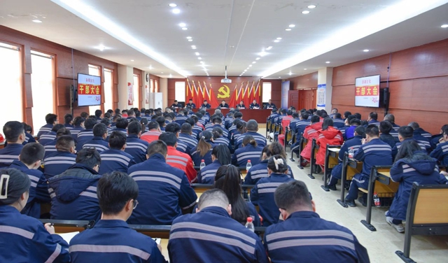 新疆宜化召开干部大会 宣布领导干部任免决定(图1)