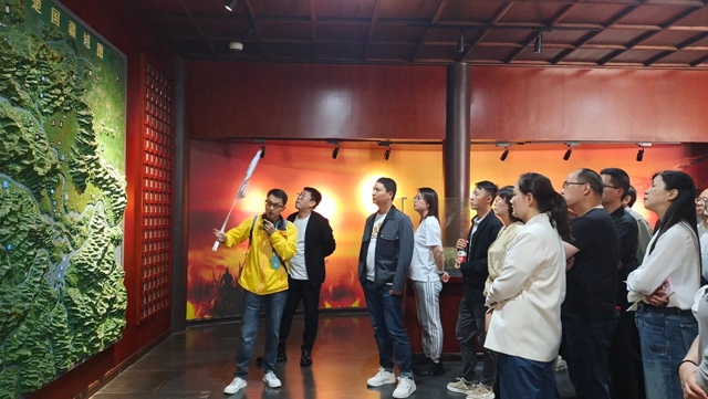 集团组织湖北省外单位职工代表开展宜昌行(图3)