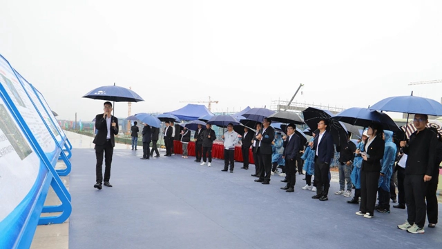肩负重托共谋发展！集团七届二次职代会代表报到并参观田家河新项目(图3)