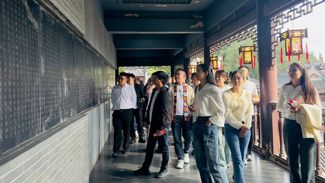 集团组织湖北省外单位职工代表开展宜昌行(图2)