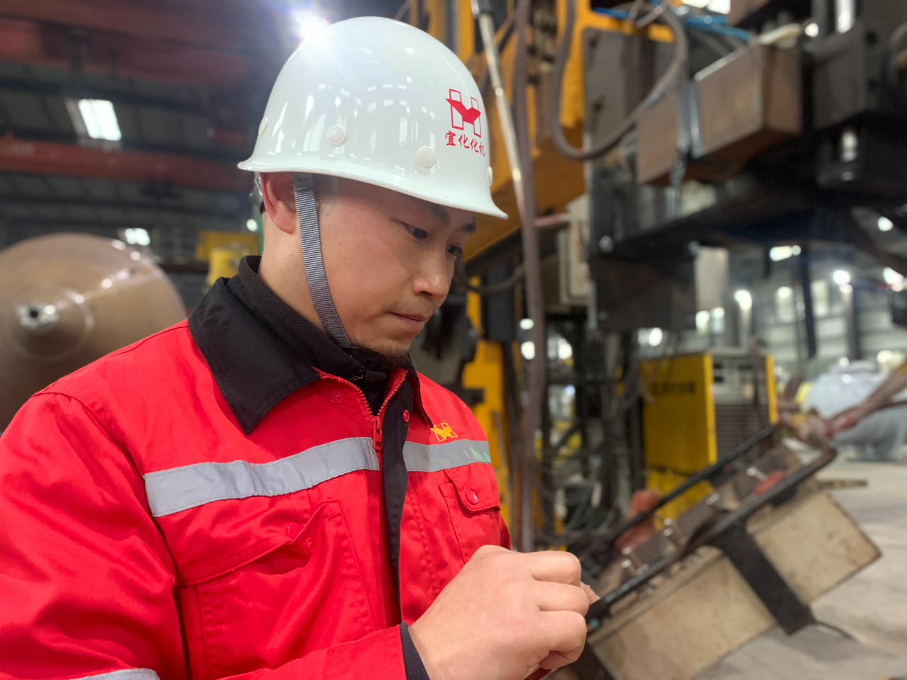【先进风采】设备制造分覃华鑫：匠心传承练本领 钻研技术提技能