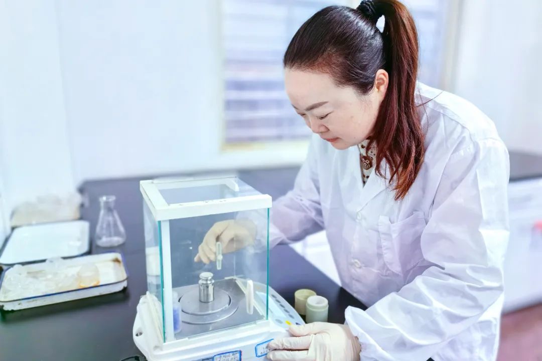 【宜化榜样】股份公司黄冬燕：立足分析岗位，争当技术能手(图3)