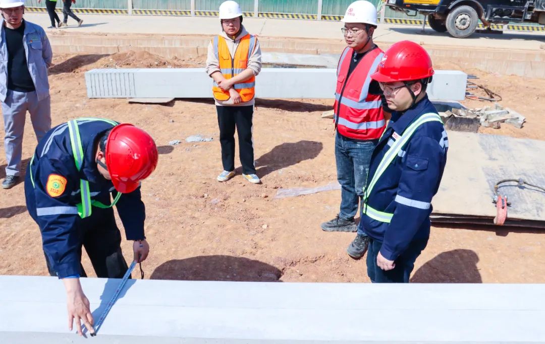 工程建设跑出加速度！磷化工项目预制管廊开始安装(图3)