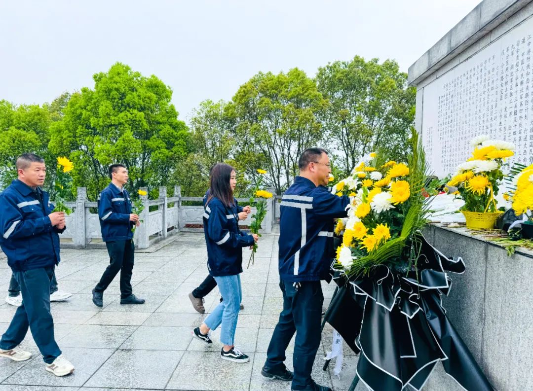 在缅怀中汲取奋进力量！这场主题党日活动“走心”更“入心”！(图4)