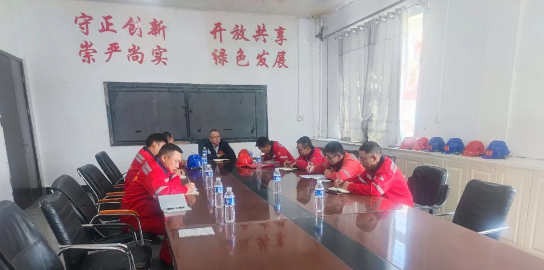 化机公司党委书记、董事长、总经理杨中泽到内蒙宜化项目现场办公(图3)