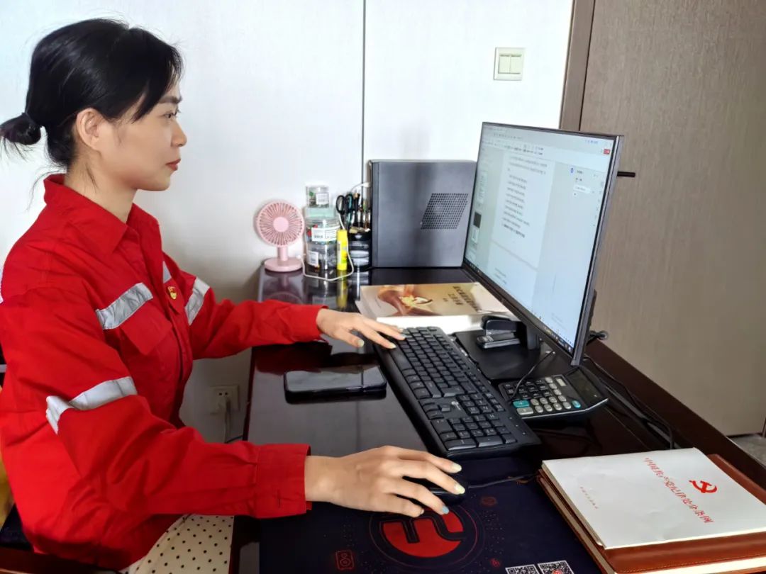 【宜化榜样】化机公司李丹:提升素质强技能,勇于奉献显担当(图2) 【宜化榜样】化机公司李丹:提升素质强技能,勇于奉献显担当(图2)