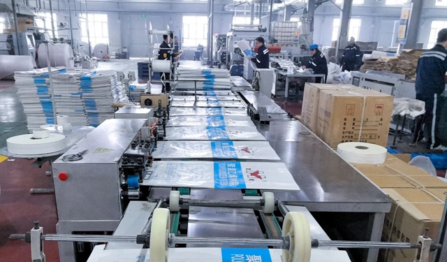 月产量突破100万条！新疆宜化塑业实现PP彩膜袋量产(图1)
