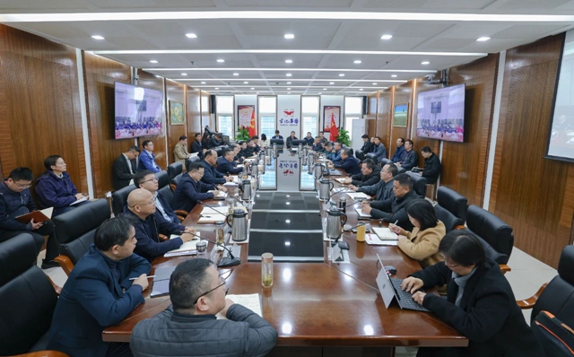 集团召开全面预算工作调度会及11月份安全例会(图1)