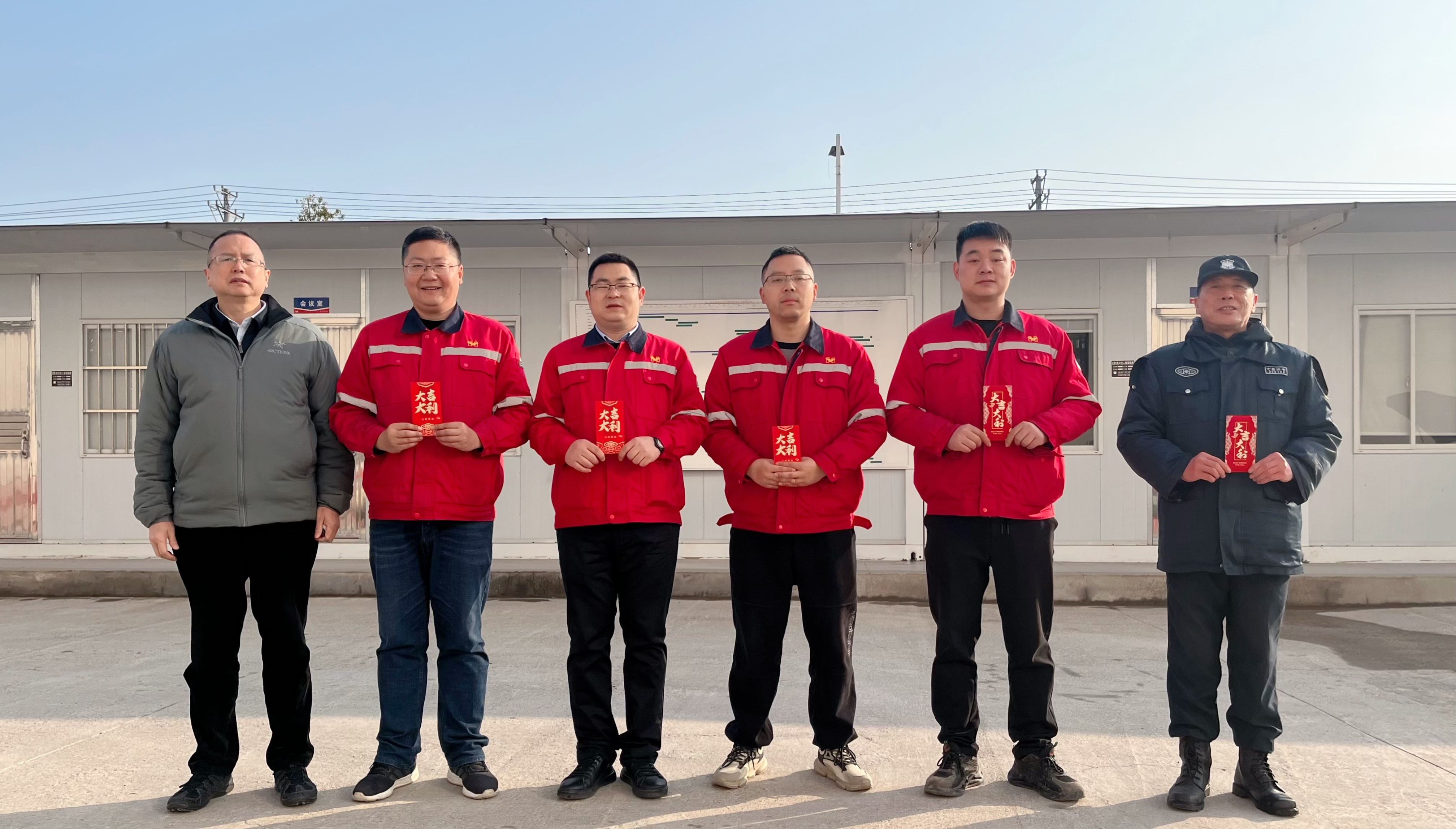 化机公司党委书记、董事长、总经理杨中泽到项目现场走访慰问(图2)
