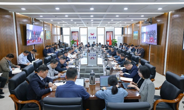 集团党委传达学习上级精神 研究部署贯彻落实工作(图1)
