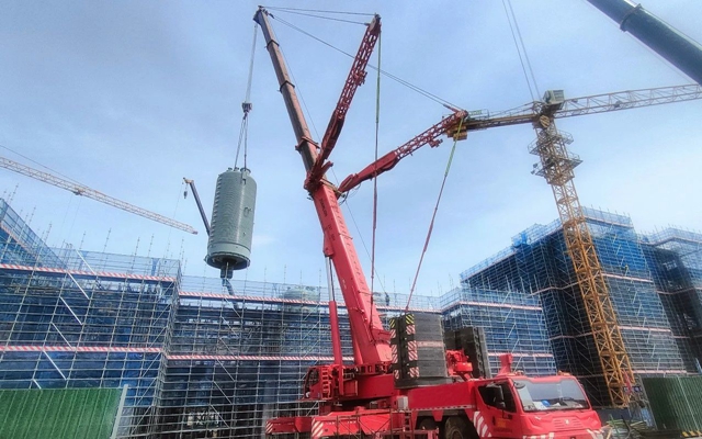 内蒙古宜化聚合釜精准吊装完成 项目迈入建设新阶段(图1)