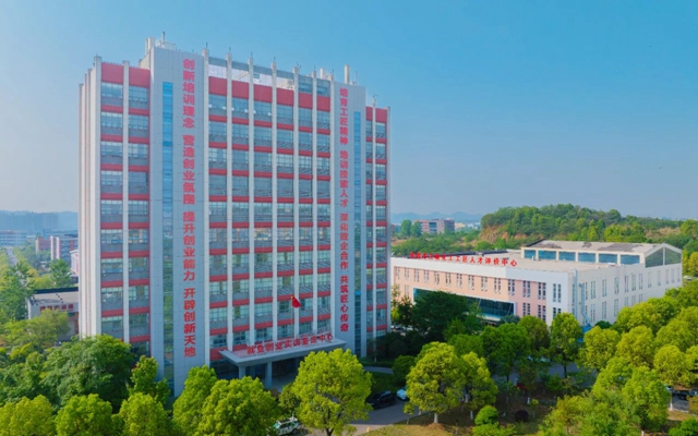 宜化职业培训中心荣获“湖北五一劳动奖状”(图1)