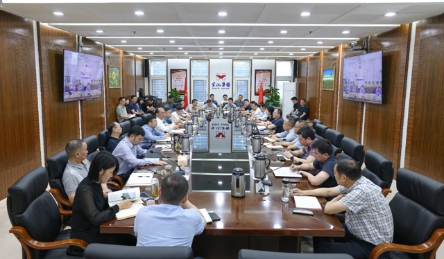 集团稳定生产提升效益指挥部召开调度会(图1)