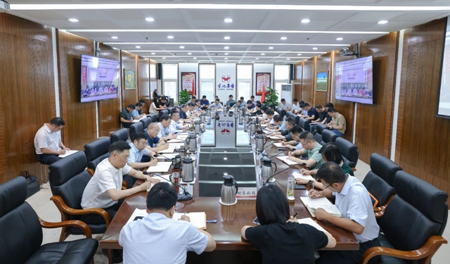 集团召开党委（扩大）会议传达学习中央有关通报(图1)