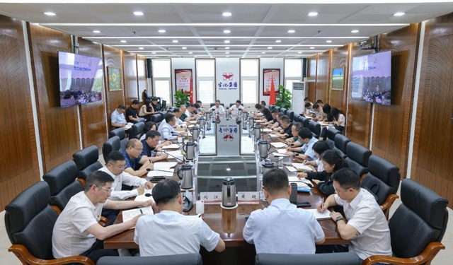 集团党委传达学习中央通报精神和上级有关会议精神(图1)