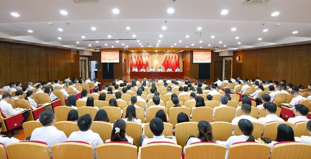 宜化集团召开党委(扩大)会议暨深入贯彻中央八项规定精神学习教育总结会(图1) 宜化集团召开党委(扩大)会议暨深入贯彻中央八项规定精神学习教育总结会(图1)