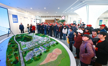 传承奋斗薪火共谱宜化新篇！宜化集团开展退休干部职工重阳节活动