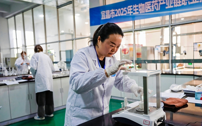 以赛砺精兵技强展风采!宜化集团在2025年“药谷杯”职业技能竞赛中斩获佳绩(图1) 以赛砺精兵技强展风采!宜化集团在2025年“药谷杯”职业技能竞赛中斩获佳绩(图1)