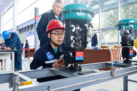 宜化勇夺宜昌市技能竞赛双料冠军(图1)