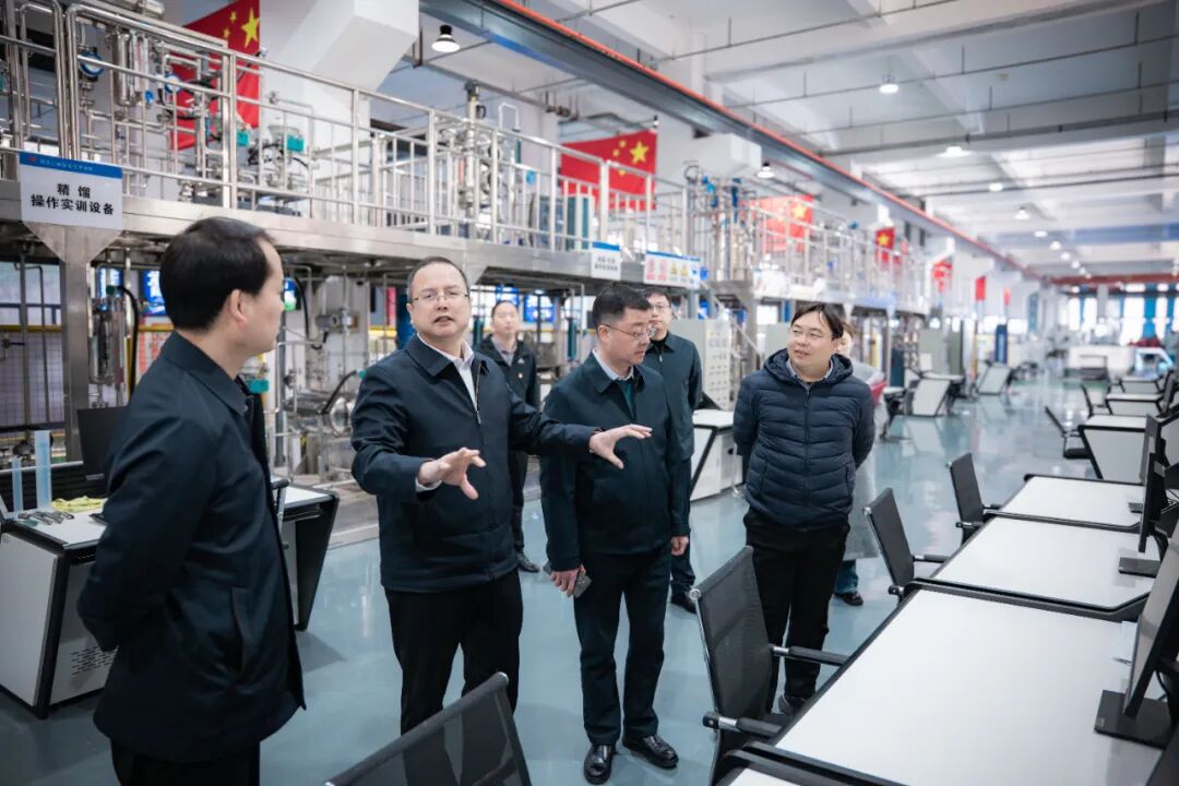 宜化化机党委书记、董事长、总经理杨中泽获聘三峡职院“湖北产业教授”(图4) 宜化化机党委书记、董事长、总经理杨中泽获聘三峡职院“湖北产业教授”(图4)