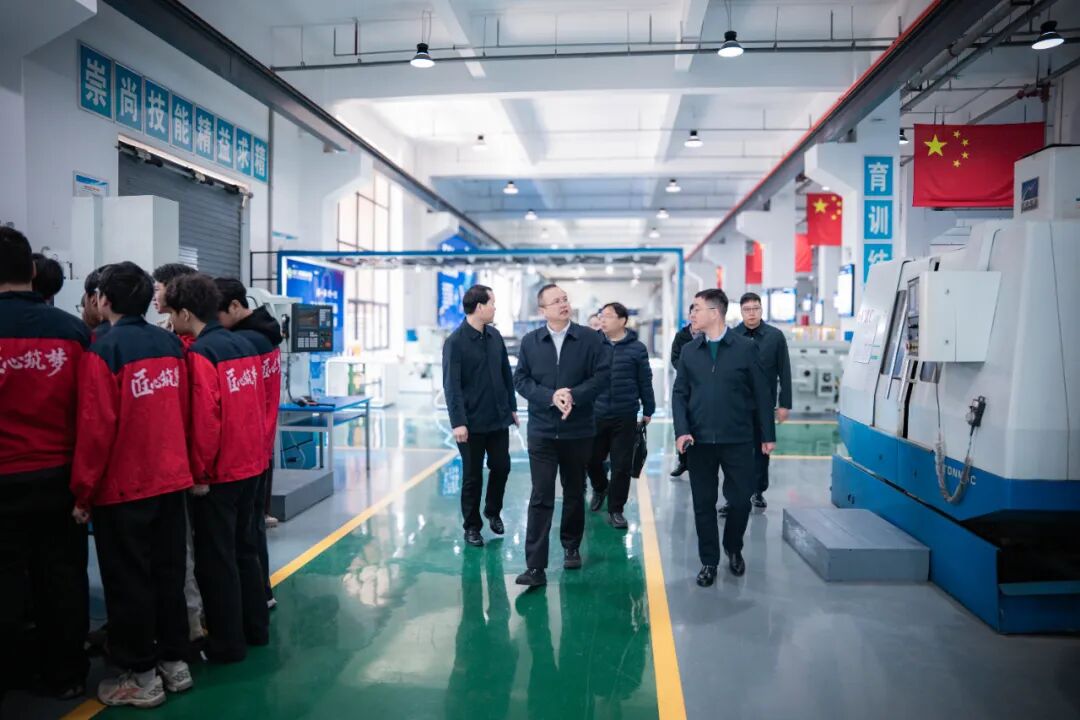 宜化化机党委书记、董事长、总经理杨中泽获聘三峡职院“湖北产业教授”(图5) 宜化化机党委书记、董事长、总经理杨中泽获聘三峡职院“湖北产业教授”(图5)