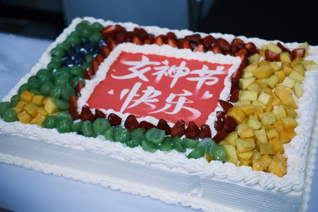 巾帼绽芳华 甜蜜致女神，宜化化机开展“三八”妇女节蛋糕DIY活动(图4)