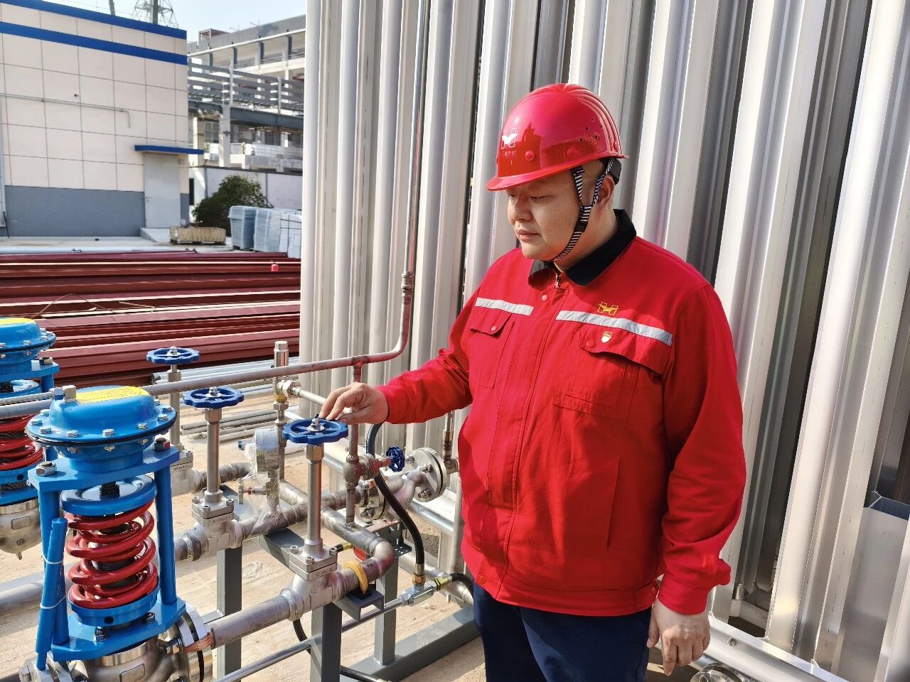 【先进典型】宜化化机邢玉林：扎根一线守初心，实干笃行显担当(图6)