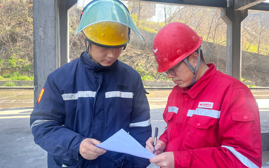 松滋肥业拧紧责任链，筑牢防护网(图1)