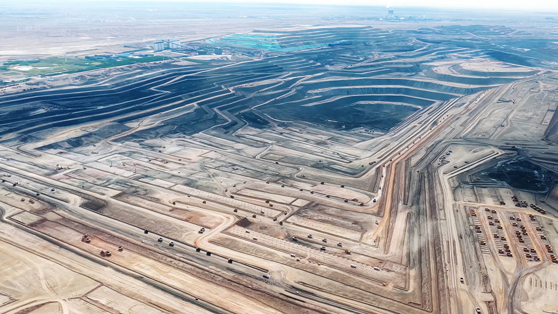 国内首例！新疆宜化矿业端帮联采剥离工程基本完工(图1)