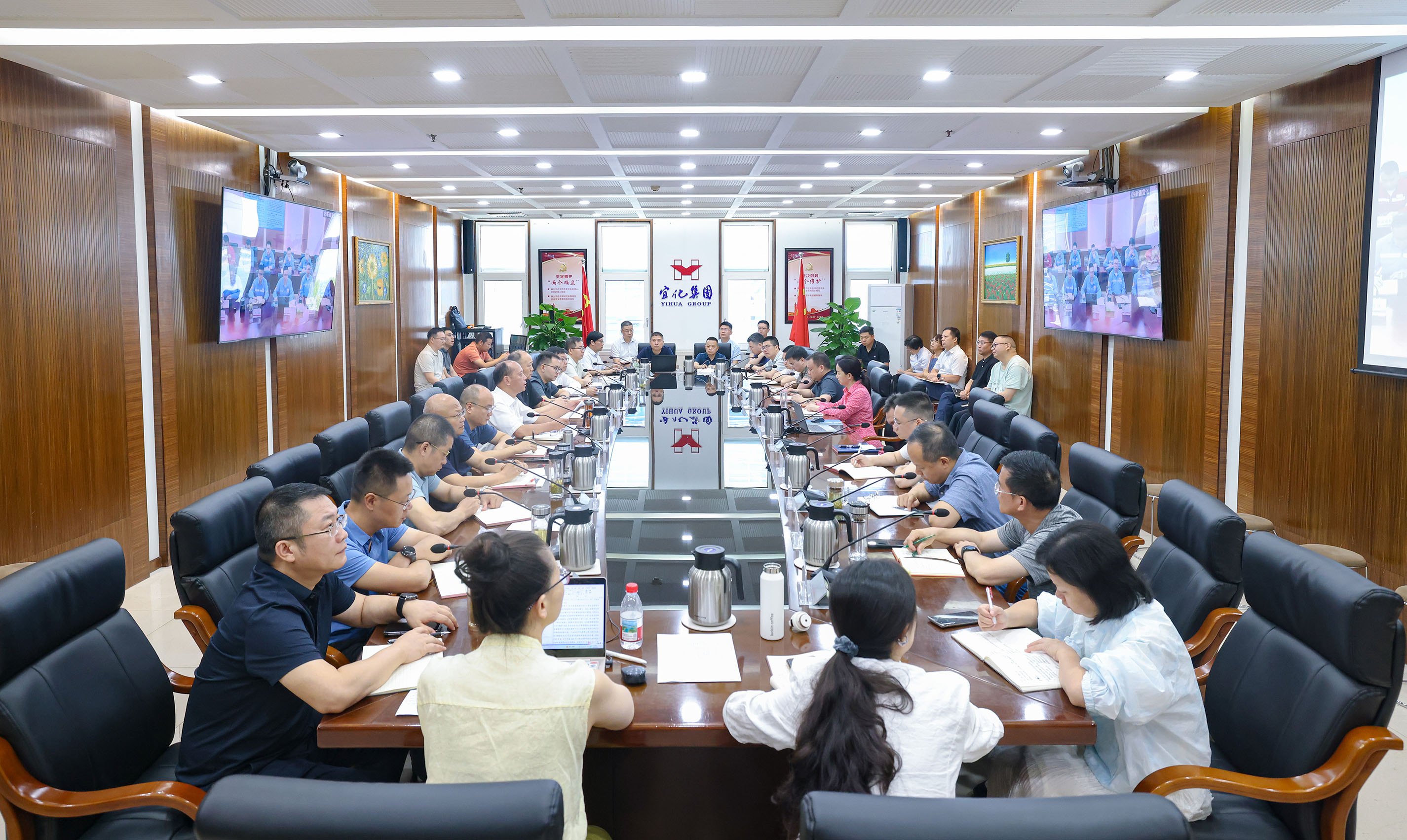 集团开展安全警示教育日活动暨二季度安委会环委会(扩大)会议(图1) 集团开展安全警示教育日活动暨二季度安委会环委会(扩大)会议(图1)